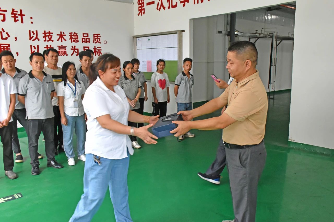 热烈庆祝东莞协宏乌沙新厂顺利投产一个月——暨优秀员工表彰总结大会